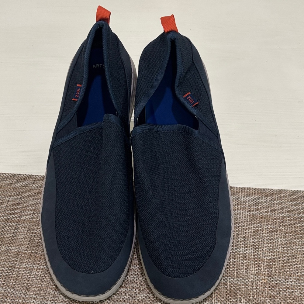Nunn Bush Navy Slip-On Loafers with Orange Accents. Men's 13. Great condition.